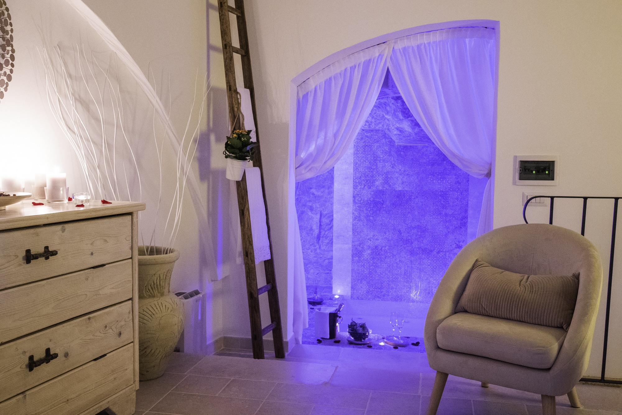 Camera della suite con soffitto a volta in pietra — La Suite del Marchese